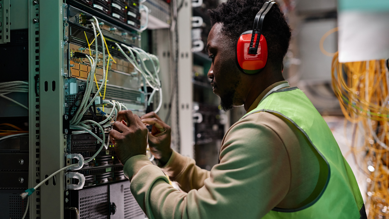  AI-Powered Noise-Canceling Headphones